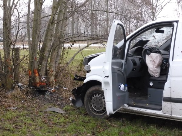 Der nicht angeschnallte Fahrer erlitt tödliche Verletzungen. - © Ralph Meyer