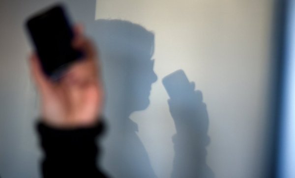 Die Polizei warnt vor Telefonbetrügern. - © Arno Burgi/dpa