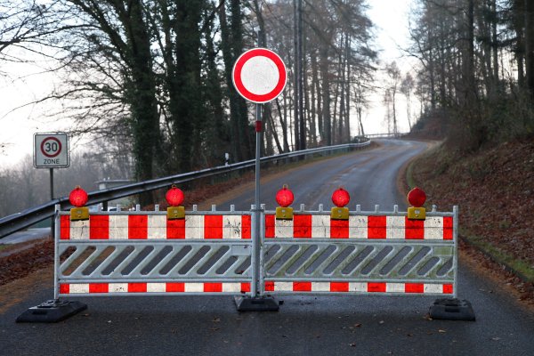Straßensperrung ab dem Maiweg hoch zum Hermann. - © Bernhard Preuß