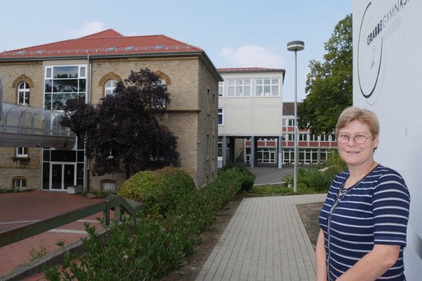 Angekommen: Daniela Faude ist die neue Schulleiterin des Grabbe-Gymnasiums. - © Jost Wolf