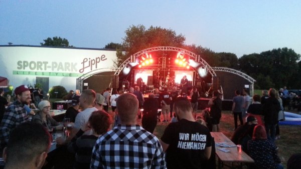 Beim ersten Food&Rock - Festival letztes Jahr kamen bereits 500 Leute an den zwei Veranstaltungstagen vor die Bühne. - © Andreas Muschick