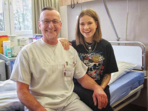 Auf Social Media lobte Melina Sophie vergangenes Jahr den Pfleger Frank Schneider aus dem Krankenhaus Bad Oeynhausen und erreichte damit Millionen. Aktionen wie diese wird es in Zukunft wohl nicht mehr geben. - © (Archivbild): Heidi Froreich