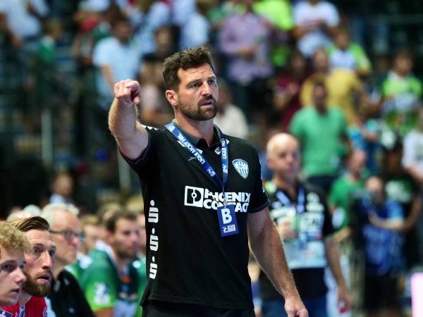 Die beiden Entwicklungsminister der Handball-Bundesliga: Florian Kehrmann und Wetzlars Kai Wandschneider (im Hintergrund). - © Jörg Hagemann