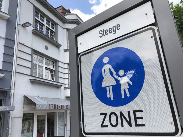 Zankapfel: Die Fußgängerzone soll erheblich ausgeweitet werden. Das finden längst nicht alle gut. Grüne, FDP und Freie Wähler wollen das Thema im Ortsausschuss diskutieren. - © Sven Kienscherf