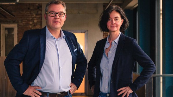 Die beiden Geschäftsführer Andreas Schiemann und Kerstin Hochmüller bauen das Unternehmen Marantec mit kooperativen Geschäftsmodellen zu einer Netzwerk-Organisation um. - © Felix Niekamp