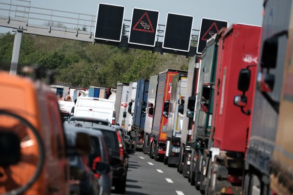 Die Autofahrer in NRW mussten 2018 viel Geduld aufbringen. Auch in OWL. - © Peter Steffen/dpa