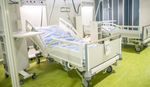 Leere Betten bringen nicht mehr allen Krankenhäusern in OWL täglich 560 Euro. - © Picture alliance