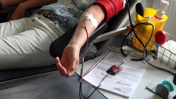 Auch während der Corona-Krise werden Blutspenden dringend gebraucht. Probleme hat der DRK-Blutspendedienst weniger mit der mangelnden Spendebereitschaft als mit fehlenden Räumlichkeiten. - © Katja Akulenko
