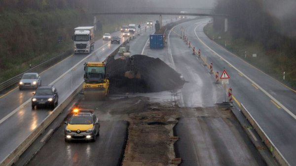 Autobahnbaustelle bei Schloß Holte-Stukenbrock. - © Sigurd Gringel