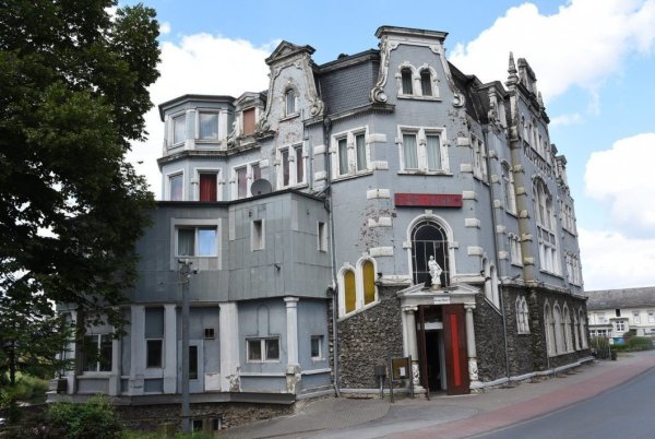Im SG-Club setzte man sich über die Corona-Regeln hinweg. - © Ilja Regier