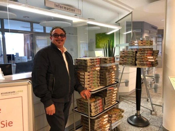 Concetto liefert Pizzen als Dankeschön ans Klinikum. - © Klinikum Lippe
