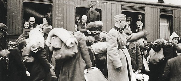 Mit dem Zug wurden Juden aus Westfalen und Lippe nach Riga deportiert. Schon die Fahrt war eine Qual – nur zwei Mal gab es während der 60 Stunden Trinkwasser. - © Rudolf Koch/NW-Archiv