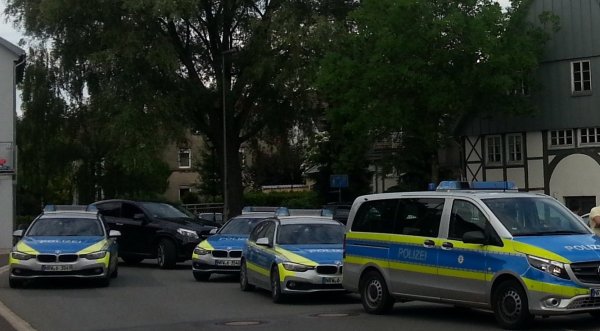 Großes Polizeiaufgebot: Wegen einer Schlägerei mussten die Einsatzkräfte am Pfingstmontag ausrücken. - © Daniela Cremer