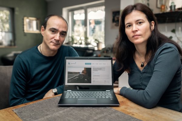Engagiert: Nach dem tragischen Unfalltod ihres eigenen Kindes haben die Diestelbrucherin Sabine Horlemann und ihr Ehemann Alessandro eine Petition ins Leben gerufen, mit der sie mehr Sicherheit im Straßenverkehr erreichen wollen. Führerscheininhaber sollen regelmäßige Gesundheitschecks absolvieren müssen. - © Torben Gocke