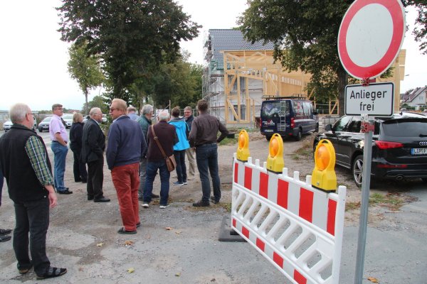 Die Straße ist dicht: Über Jahrzehnte konnte man dieses Stück zwischen Elisabeth- und Wiesenstraße befahren. Nun ist die Abkürzung versperrt - und das wird sie auch bleiben. - © Dieter Asbrock