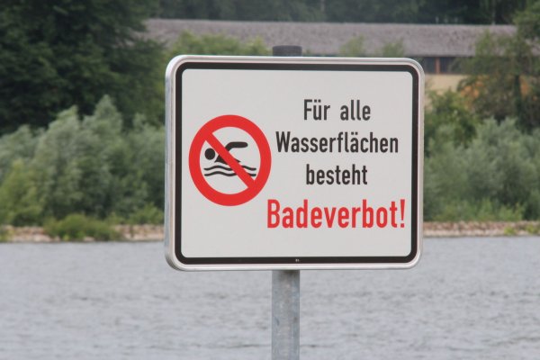 Badeverbot: Derzeit ist der Schiedersee für das Schwimmen nicht freigegeben. - © Archiv: Patrick Bockwinkel