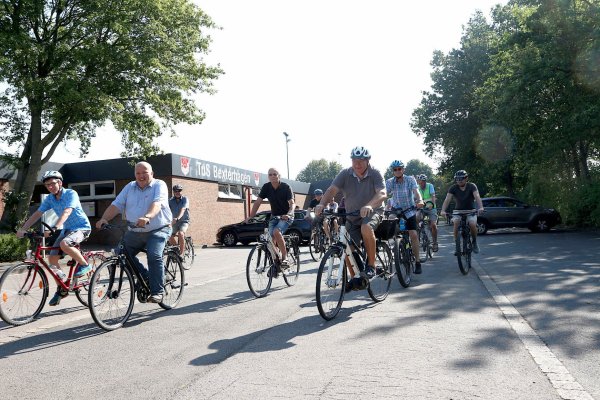 Im Sommer hatten die Mitglieder des Gemeinderates eine Schnatfahrt in den Leopoldshöher Norden unternommen. Sie besuchten auch das Vereinsheim des TuS Bexterhagen. Jetzt entspann sich über einen Zuschuss für Renovierungsarbeiten ein Streit. - © Thomas Dohna