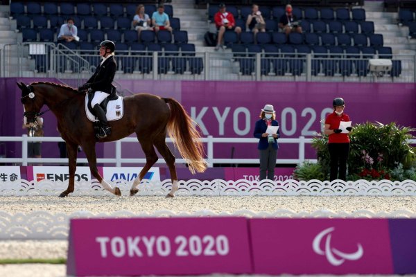 Heidemarie Dresing mit ihrem Pferd La Boum. - © AFP