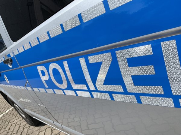 Die Polizei sicherte am Samstag Spuren am Tatort. - © Jens Reddeker