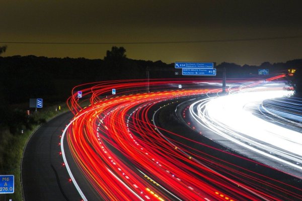 Um ein deutschlandweites Tempolimit auf Autobahnen wird derzeit wieder gestritten. - © Symbolbild: Pixabay