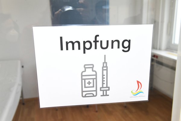 In einigen Bielefelder Einrichtungen sind Bewohner und Mitarbeiter bewusst von der Impfung ausgenommen worden, teilweise wohl wegen Unwissenheit.  - © Picture alliance