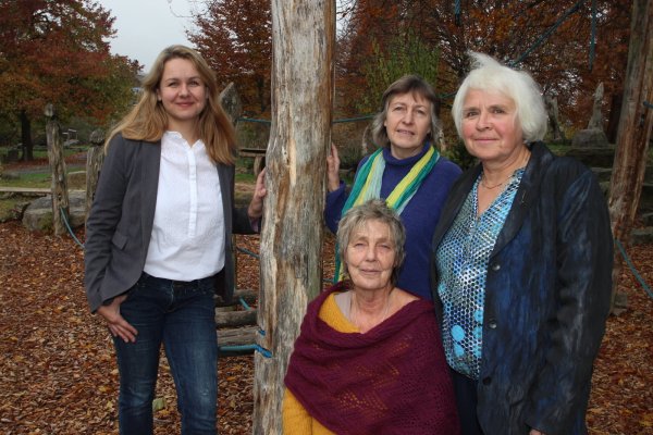 Grüne mit Kandidatin: Ewa Hermann (links) will Bürgermeisterin in Dörentrup werden. Sie wird unterstützt von (weiter von links) Ulrike Schmidtchen, Annegret Färber und Elisabeth Lange. - © Jens Rademacher