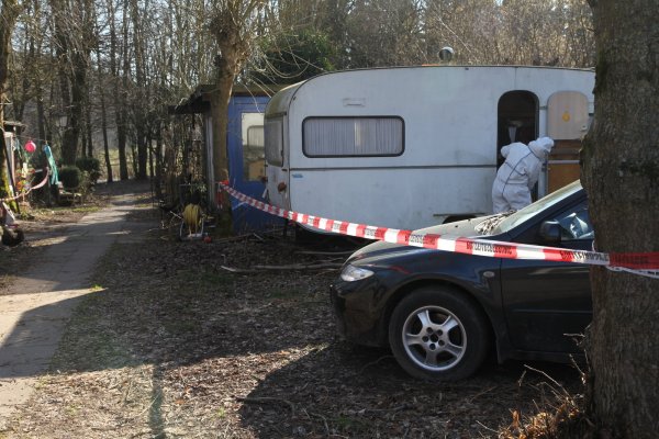 Ermittler sichern Spuren auf dem Campingplatz. - © Vera Gerstendorf-Welle