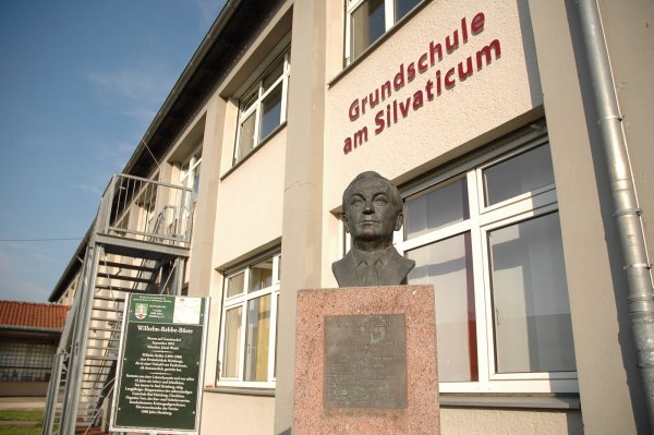 Die Kosten, die jetzt für die Sanierung der Grundschule in Bad Meinberg angefallen sind, sollen nicht aus dem Budget „Gute Schule 2020“ finanziert werden. - © Manfred Brinkmeier