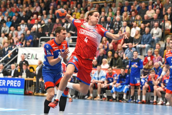 Rauscht allen davon: Bjarki Mar Elisson auf dem Weg zu einem seiner 14/4 Treffern in Balingen. Foto:T.Baur/Eibner-Pressefoto - © Eibner-Pressefoto