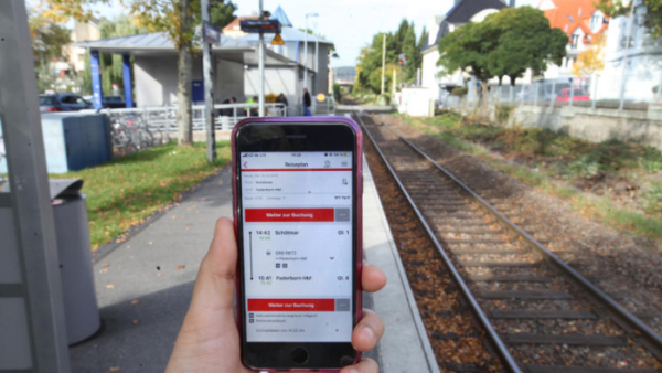 App gibt Auskunft: Gestern ist es morgens schlecht gelaufen. Im Laufe des Tages wurde es besser. Der Zug von Schötmar nach Paderborn fährt nachmittags fast pünktlich.  - © Vera Gerstendorf-Welle