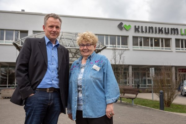Im Einsatz: Pflegedienstdirektor Andreas Zeisberg und Patientenfürsprecherin Karen Tank haben in Lemgo über die Probleme auf Patientenzimmern gesprochen. - © Torben Gocke