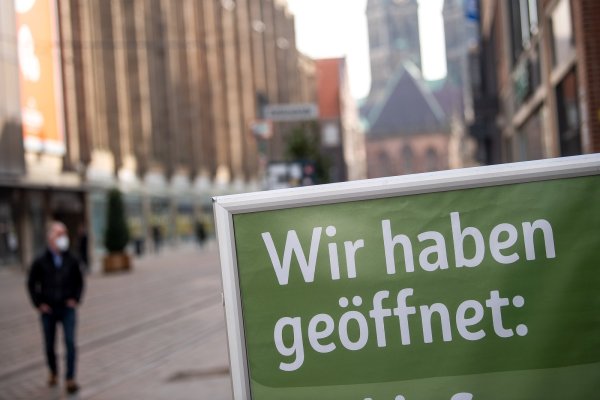 Geschäfte in NRW dürfen wieder öffnen - die meisten müssen für die Kunden aber Termine vergeben. - © picture alliance/dpa
