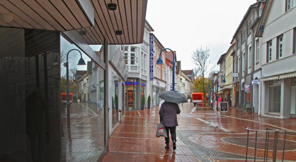 Fußgängerzone: In der Bergstraße stehen einige Ladengeschäfte leer. Sie haben teils einen schlechten Zuschnitt, sind zu klein und renovierungsbedürftig. - © Vera Gerstendorf-Welle