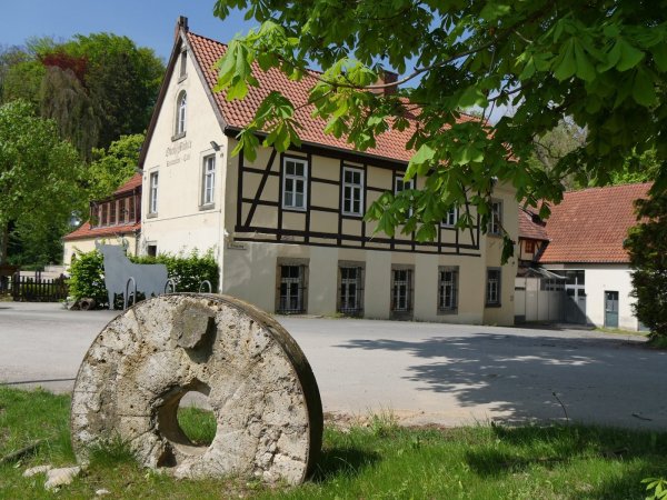 Für das Restaurant in der Oberen Mühle verhandelt die Krombacher Brauerei als Eigentümerin mit Kaufinteressenten - © Jost Wolf