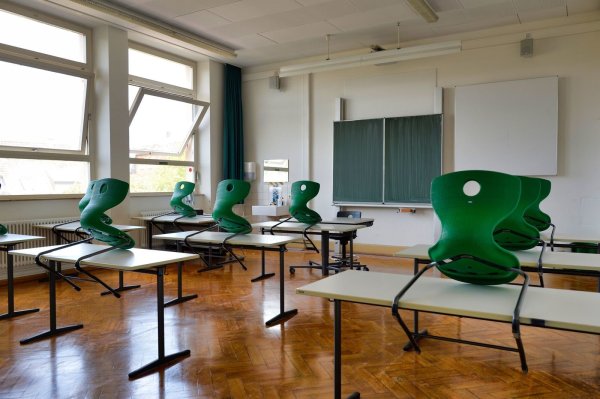 In NRW fällt die Präsenzpflicht. - © picture alliance / Eibner-Pressefoto