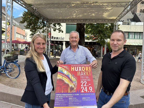 Katharina Vötter (v. l.), Jürgen Knabe und Christoph Hecker organisieren den Huxori-Markt. - © Ralf T. Mischer