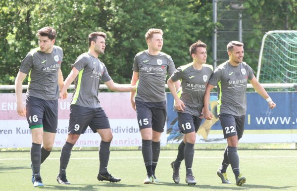Strahlende Gesichter nach dem Führungstreffer: (von links) Nico Zünd, torschütze, Jan-Justin Johannhörster, Tim Zeihe, Daniel nadig und Dawid Stroisz. - © Sebastian Lucas