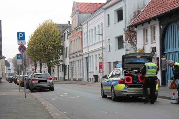 Die Polizei sperrt die Echterstraße ab Haferstraße/ Neue Torstraße. - © Carolin Brokmann-Förster