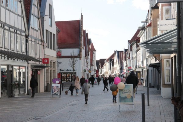 Nicht nur in der Lemgoer Mittelstraße ist Bewegung, auch in die Kramerstraße zieht ein neues Geschäft ein. - © Carolin Brokmann-Förster