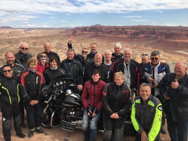 Atemberaubender Ausblick: Auf der Motorradtour durch den Westen der Vereinigten Staaten macht die Gruppe an einigen Nationalparks Halt. Gerast wird bei der Reise nicht, immer wieder bleibt Zeit für Zwischenstopps. - © MT