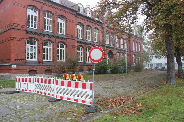 Gesperrt: Noch ist hier für Fahrzeuge Schluss. - © Cordula Gröne