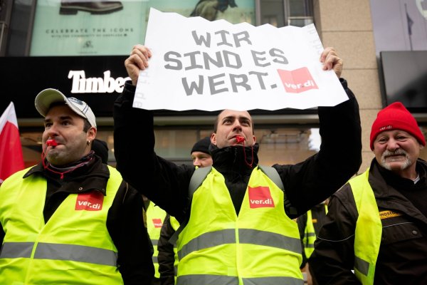 Sie machten den Anfang: Fahrer von Geldtransportern streikten für mehr Geld – viele weitere Beschäftigte könnten 2019 folgen. - © imago