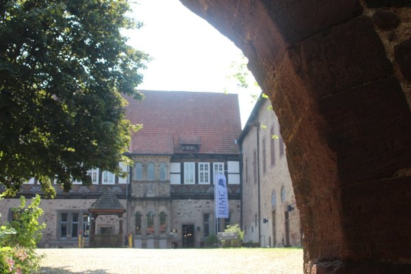 Ungewisses Schicksal: Wie es ab nächstem Jahr im Burghotel weitergeht, steht aktuell noch nicht fest. Derzeit sucht der Landesverband Lippe nach Möglichkeiten, den Betrieb weiterzuführen. Im schlimmsten Fall droht der Leerstand. - © Michaela Weiße