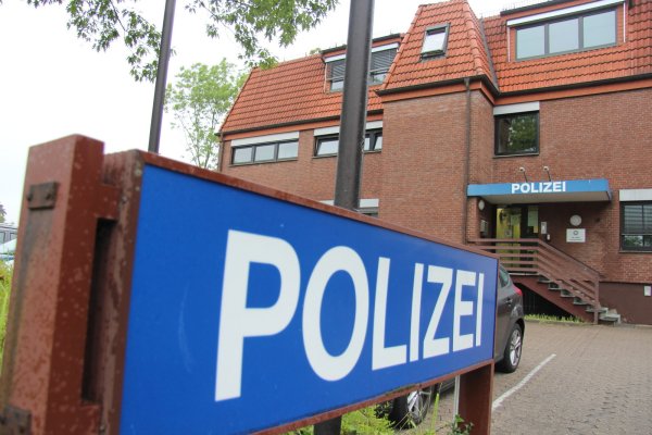 Sitz von Schutz- und Kriminalpolizei: Die Wache an der Friedrich-Petri-Straße beherbergt auch zwei Kripo-Beamte. Es gibt Überlegungen, dass sie möglicherweise ihren Dienst künftig in der Nachbarstadt Bad Salzuflen versehen. ?Foto: Wolfgang Becker - © Wolfgang Becker