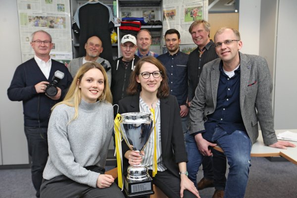 Das LZ-Team: (hinten von links) Egon Penner, Paul Cohen, Kai Hahn, Andreas Schlingmann, Lucas Gehrmann, Dietmar Welle und Sebastian Lucas sowie (vorne von links) Cornell Noelle und Barbara Lucas aus der LZ-Marketingabteilung. - © Vera Gerstendorf-Welle