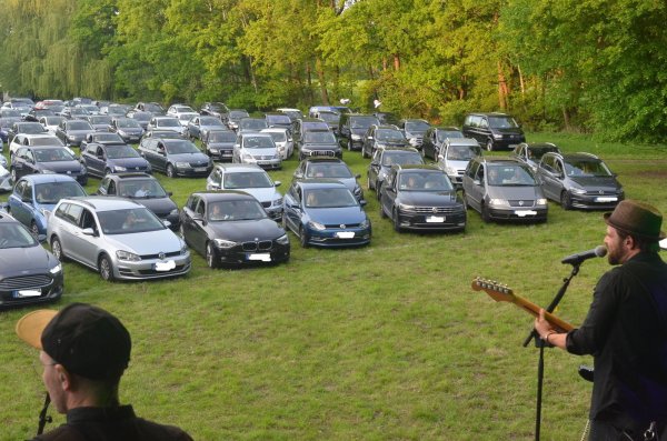 Dort wo Anfang Mai die Band "Goodbeats" im Autokino spielte, wird am 12. Juni die Abschlussfeier der Gesamtschule Delbrück stattfinden. - © Dietmar Gröbing