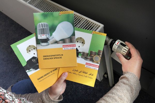 Energiespartipps in vielen Sprachen: Diese Broschüren gibt es beim Wohnungsführerschein - © Bernhard Preuss