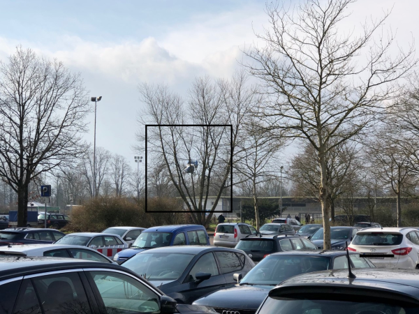 Mit einem Hubschrauber suchte die Polizei nach dem vermissten 89-Jährigen. Kurzzeitig landete er am Sportzentrum Werreanger. - © Thomas Reineke