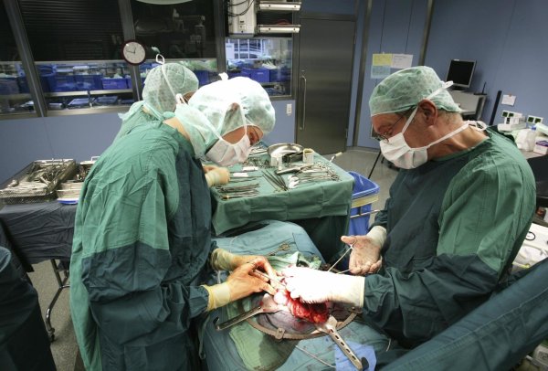 Verschobene Krebsoperationen: Mediziner befürchten ernste Folgen. - © picture alliance