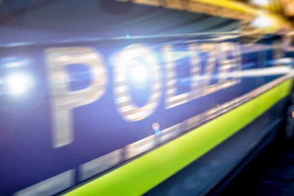Die Polizei rückte zum Parteibüro der Linken aus - © Torben Gocke